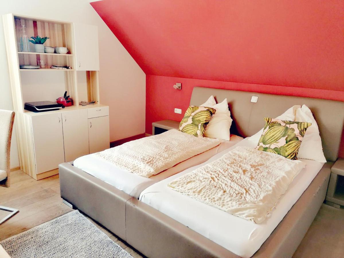Taferne In Koestendorf - Ferienwohnung Monteurzimmer Neumarkt am Wallersee Exteriör bild