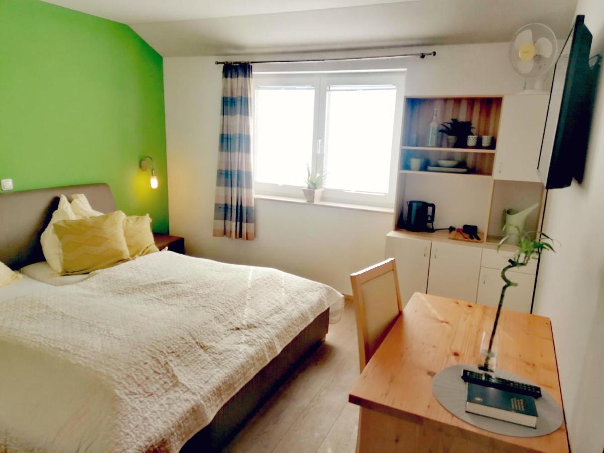 Taferne In Koestendorf - Ferienwohnung Monteurzimmer Neumarkt am Wallersee Exteriör bild