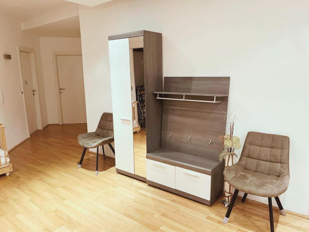 Taferne In Koestendorf - Ferienwohnung Monteurzimmer Neumarkt am Wallersee Exteriör bild