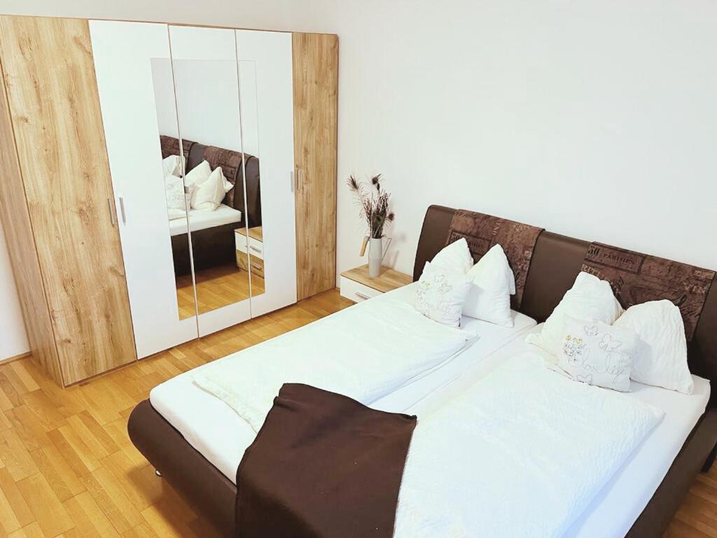 Taferne In Koestendorf - Ferienwohnung Monteurzimmer Neumarkt am Wallersee Exteriör bild