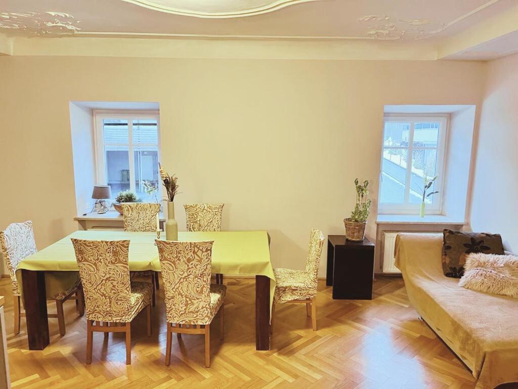 Taferne In Koestendorf - Ferienwohnung Monteurzimmer Neumarkt am Wallersee Exteriör bild