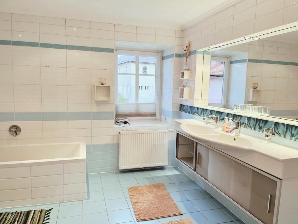 Taferne In Koestendorf - Ferienwohnung Monteurzimmer Neumarkt am Wallersee Exteriör bild